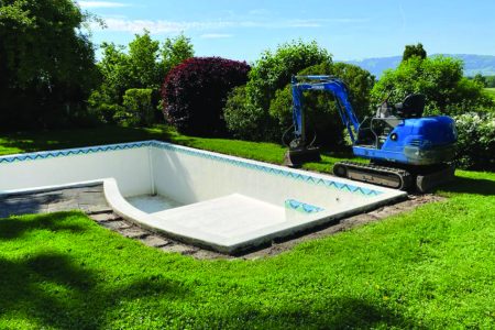 Pool Sanierung mit neuer Umrandung in Granit